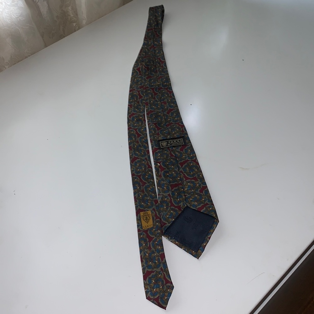 Made in Italy GUCCI tie 55”x4” PREOWNED great condition